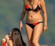 FOTO Seducătoare pe yaht! Kate Moss și-a pus costumul de baie și a făcut senzație alături de iubitul ei