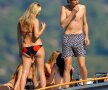 FOTO Seducătoare pe yaht! Kate Moss și-a pus costumul de baie și a făcut senzație alături de iubitul ei