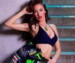 FOTO Martina ambalează motoarele » Cea mai sexy ”Monster Girl” dă culoare curselor din MotoGP