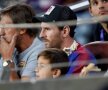 FOTO Ca un leu în cușcă! Imagini fabuloase cu Messi forțat să stea în tribună la Barcelona - Inter