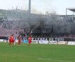 GALERIE FOTO Imagini emoționante de la Poli - UTA! Fanii și jucătorii au adus un ultim omagiu fanilor arădeni decedați