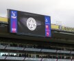 La meciul Crystal Palace - Arsenal a fost afișată emblema lui Leicester City pe tabelă, în semn de susținere. Foto: Guliver/Getty Images