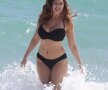 FOTO HOT Kelly Brook a renunțat la aproape toate hainele pentru a poza într-un calendar sexy