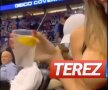 VIDEO + FOTO Interzis minorilor! Scene fierbinți la un meci de NBA » O actriță XXX și-a arătat sânii în tribună