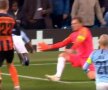 Gest frumos după penalty-ul halucinant » Sterling i-a cerut scuze arbitrului pentru faultul imaginar. Șahtior protestează: "Kassai e ridicol"