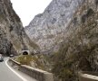 Până ajungi la Podgorica treci printr-un peisaj cu zeci de tuneluri, serpentine și munte cât vezi cu ochii FOTO: Cristi Preda