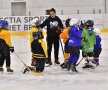 Antrenoarea Ana Voicu și micuțele hocheiste