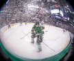 Martin Hanzal, de la Dallas Stars, lovește pucul în meciul cu Calgary Flames, câștigat cu 2-0, la American Airlines Center, foto: reuters