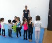 FOTO Baby gym, noul trend în gimnastică pentru cei mai mici! "Își dezvoltă forța, își pun mintea la contribuție și uită de tablete"
