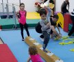 FOTO Baby gym, noul trend în gimnastică pentru cei mai mici! "Își dezvoltă forța, își pun mintea la contribuție și uită de tablete"