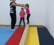 FOTO Baby gym, noul trend în gimnastică pentru cei mai mici! "Își dezvoltă forța, își pun mintea la contribuție și uită de tablete"