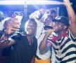 Gyan, cu telefonul în mână, la o petrecere// FOTO: Guliver/GettyImages