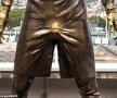 FOTO Henț! Statuia lui Ronaldo și-a schimbat culoarea în zona intimă: "Parcă nu aveați voie cu mâna în zona de pedeapsă" :) 