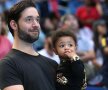 ÎN FAMILIE. Serena Williams a fost susținută din tribună la Cupa Hopman de soțul ei, Alexis Ohanian, și de fiica lor, Alexis Olympia (foto: Guliver/Getty Images)