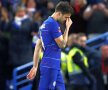 LACRIMI LA ULTIMUL MECI. Cesc Fabregas a avut parte de un adio emoționant în fața fanilor de pe Stamford Bridge chiar dacă a ratat un penalty în meciul Chelsea - Nottingham Forest 2-0 din Cupa Angliei. Acum, Thierry Henry îl așteaptă la AS Monaco pentru a salva echipa de la retrogradare (foto: reuters)