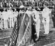 DEMOLARE GIULEȘTI // EXCLUSIV FOTO & VIDEO Stadion tăiat cu flexul: zeci de muncitori au venit de la primele ore pentru a pune la pământ arena inaugurată în 1939