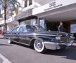 Oldies, but goldies”, un Cadillac Imperial a
sucit capul și unor doamne gătite de high
class. Imediat, a mai apărut un Ford
Mustang în care puteai să-ţi faci și freza