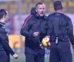 MM Stoica a purtat un dialog încins cu Adrian Cojocaru la finalul meciului // FOTO: GSP