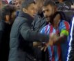 FOTO Răzvan Lucescu a intrat pe teren și s-a certat cu jucătorii și oficialii adverși: „O formație e prezentată ca Barcelona, alta ca un rahat!”