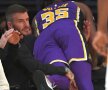 ICEMAN. David Beckham și-a păstrat sângele rece chiar și în momentul în care Reggie Bullock, colosul de peste 2 metri al lui LA Lakers, s-a prăbușit peste el la meciul cu New Orleans Pelicans, în STAPLES Center. foto: reuters
