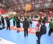 DINAMO - SPORTING // VIDEO+FOTO Mircea Lucescu și Mircea Rednic, în peluză la meciul de handbal cu Sporting » Atmosferă senzațională în Sala Dinamo!