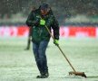 Ninsoare abundentă la meciul Hannover - Bayer Leverkusen // FOTO: Guliver/Getty Images