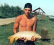 Când are timp, fundașul merge la pește și se laudă cu capturile sale // Sursă foto: Instagram Claudiu Belu