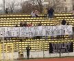 Ultrașii lui FC Argeș și-au ironizat favoriții la ultimul meci // Sursă foto: Facebook FC Argeș Fans