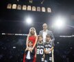 Tricoul cu numărul 20 al lui Manu Ginobili, 41 de ani, a fost retras de San Antonio Spurs în această dimineață, iar familia i-a fost alături. Baschetbalistul sud-american, unul dintre cei mai valoroși străini din NBA, a câștigat alături de formația din Texas nu mai puțin de 4 titluri. (foto: Reuters)