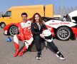 FOTO Eleganță cu mulți cai putere! Mihai Leu a plimbat-o pe Adina Buzatu cu mașina de curse
