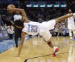 MISCĂRI DE BREAKDANCE. Terrance Ferguson, de la Oklahoma City Thunder, a oferit imaginea zilei. Echipa lui s-a impus, scor 123-110, în fața lui Detroit Pistons (foto: Reuters)