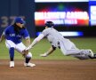 FLY LIKE A BIRD. Kevin Kiermaier (Tampa Bay Rays), surprins în mijlocul plonjonului către a doua bază. A atins-o până ca mingea să ajungă la Freddy Galvis (Toronto Blue Jays)