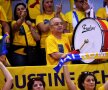 Emil Boc s-a comportat ca un adevărat ultras în sala Kindarena din Rouen // FOTO: Raed Krishan