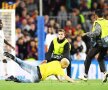 Un fan a intrat pe teren la meciul Barcelona - Liverpool // FOTO: Guliver/Getty Images