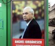 Nasty și Puiu „au pornit” spre Bruxelles » Afișele cu Năstase și Iordănescu au împânzit Bucureștiul