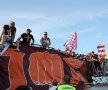GALERIE FOTO // Sărbătoare mare la promovarea Rapidului » Trofeul a ajuns în tribună!