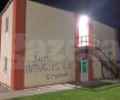 PROTEST ANTI-ȘUMI ÎN CASA FCSB. Ultrașii roș-albaștri au vandalizat noaptea trecută cantonamentul din Berceni al lui FCSB, pentru a stopa o eventuală venire a lui Marius Șumudică. Gigi Becali a dat înapoi la vederea imaginilor: „Gata, le promit că nu-l aduc pe Șumi. Îi rog totuși pe fani să vină să șteargă mesajele de pe pereți, dacă mă respectă”. 