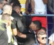 GALERIE FOTO Antrenorul lui Porto a lovit un fan al echipei sale care îi insultase fiul, jucător la Benfica U19!