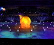 FESTIVITATE. Ceremonia de deschidere a Cupei Emirului din Qatar a fost una grandioasă și a oferit o mostră din ceea ce vom vedea la Campionatul Mondial din 2022. Al Duhail a învins Al Sadd, echipa lui Xavi, scor 4-1, și a cucerit trofeul. Foto: Reuters 