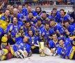 Echipa de hochei a Coronei cu trofeul de campioană // FOTO Bogdan Bălaș
