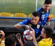 Jucătorii lui Cosmin Contra  le-au făcut un cadou deosebit copiilor cu ocazia zilei de 1 iunie // FOTO: Cristi Preda