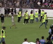VIDEO + FOTO Scene de NEIMAGINAT în CSA Steaua - Carmen! Fanii din Peluza SUD s-au bătut pe teren cu forțele de ordine: imagini de o violență extremă