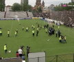 VIDEO + FOTO Scene de NEIMAGINAT în CSA Steaua - Carmen! Fanii din Peluza SUD s-au bătut pe teren cu forțele de ordine: imagini de o violență extremă