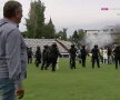 VIDEO + FOTO Scene de NEIMAGINAT în CSA Steaua - Carmen! Fanii din Peluza SUD s-au bătut pe teren cu forțele de ordine: imagini de o violență extremă