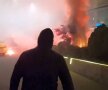 DINAMO // VIDEO+FOTO REVOLTĂ la miezul nopții! Ultrașii lui Dinamo s-au dus peste Negoiță la Rin, cu o cruce și torțe! Au incendiat gazonul din fața hotelului