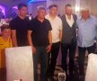 În frunte cu Răzvan și Mircea Lucescu, legendele lui Dinamo și Rapid au urmărit remiza naționalei cu Norvegia dintr-un local de fițe // FOTO: Eduard Apostol (GSP.ro)