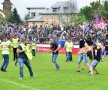 VIDEO+FOTO Cele mai șocante 10 episoade cu huliganii României: de la „Poștașul” la „Tweety” și „Drogatul din Ploiești” » Unde fanii fac legea, de club se alege praful!