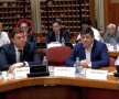 VIDEO+FOTO Imagini-șoc cu Ministrul Tineretului și Sportului: Constantin Bogdan Matei a început să fumeze în Comitetul Executiv PSD!