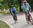 Doi cicliști în vârstă urcă fără probleme 2 kilometri de pantă peste 10% și alți 2 de urcuș continuu