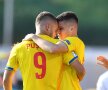 Ianis Hagi și George Pușcaș se bucură la gol în meciul cu Croația